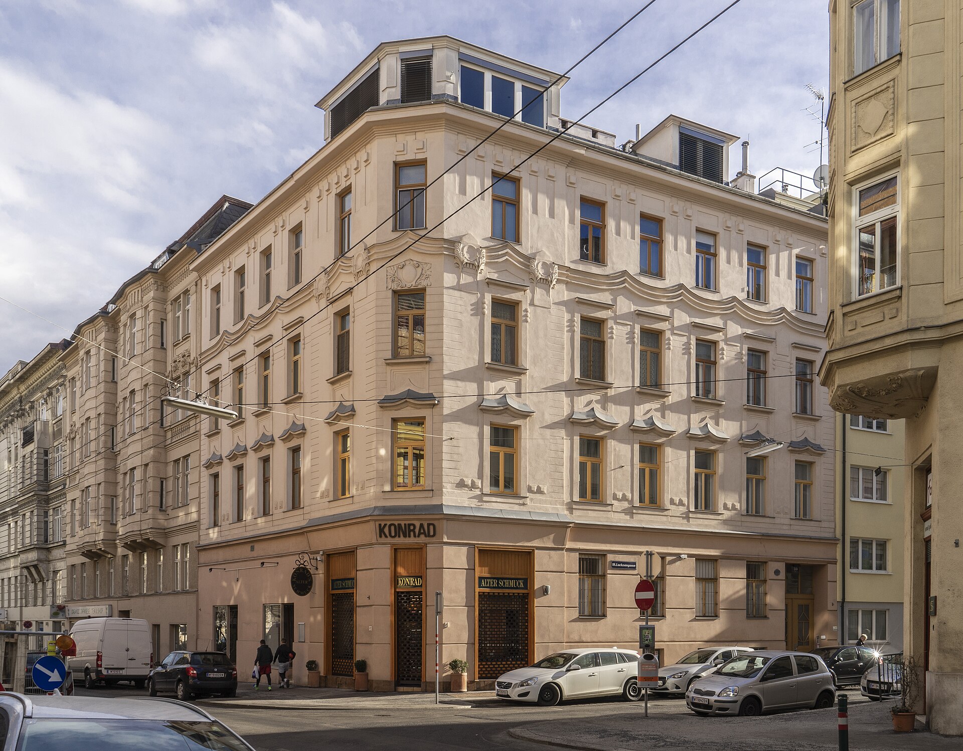 An ornate Gründerzeit apartment building on Währinger Straße, Vienna
